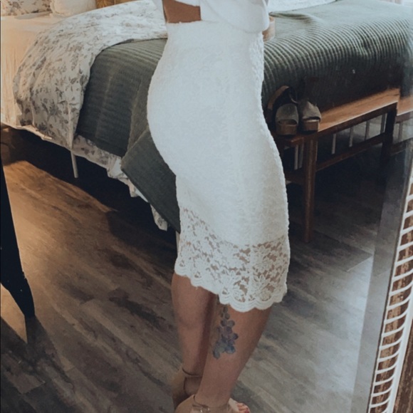 NWOT flattering lace pencil skirt - Picture 2 of 5